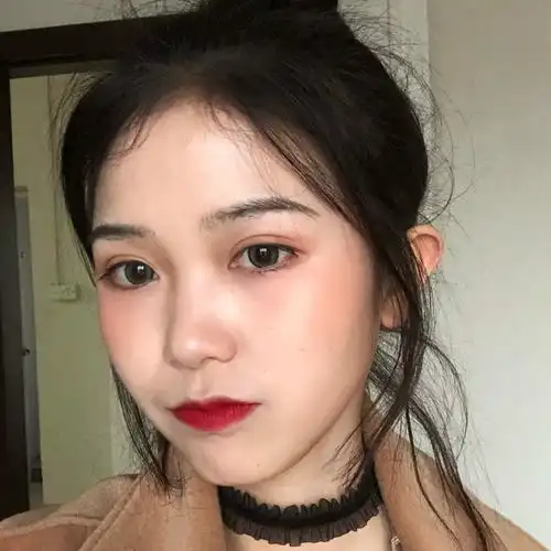 女生 欧美 半身 唯美 遮脸 镜子照 中式风 安静 可爱 卖萌 个性 自拍