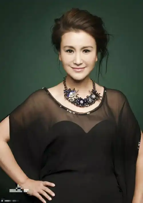 除了《重案六组》,徐庆东和王茜还合作了其他以行业剧为主的电影和