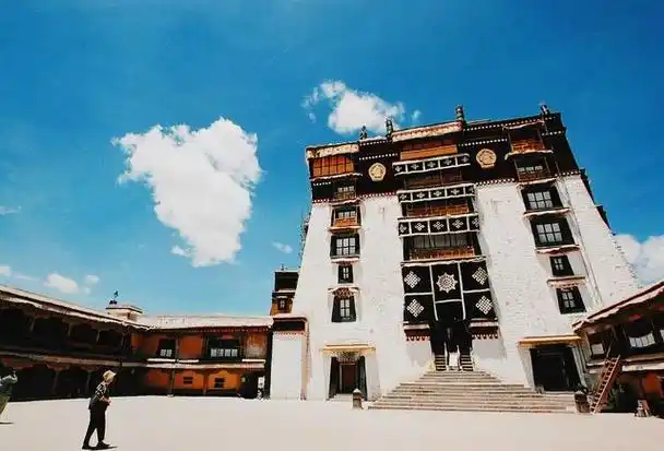 探秘布达拉宫:历史建筑的珍贵之处