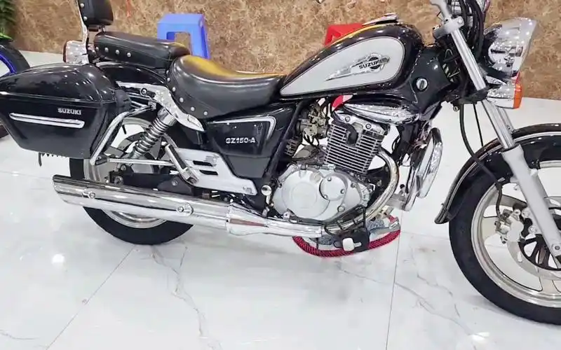 铃木摩旅小太子150,售12000元,皮实耐用,标配两箱,油耗2.