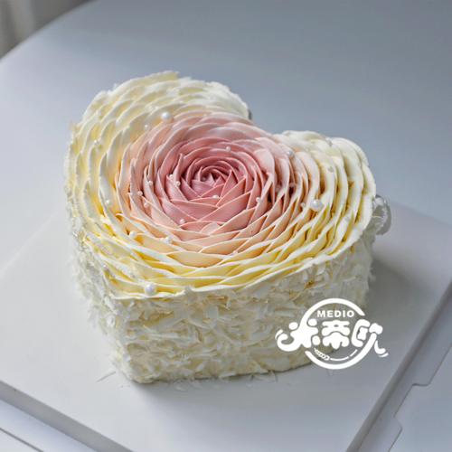 米帝欧创意渐变爱心款新鲜生日蛋糕动物奶油北京同城配送