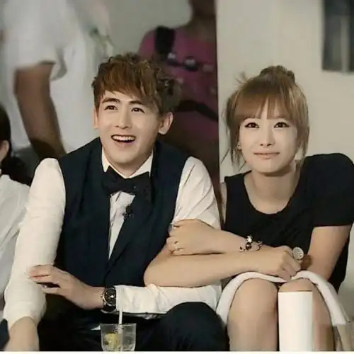 在那时候尼坤和宋茜的婚纱照也是成为无数人效仿的风格.