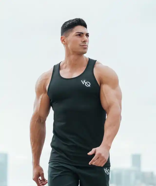 24岁英国健身网红,钢筋铁骨,霸气肌肉,用了7年打造这完美身材