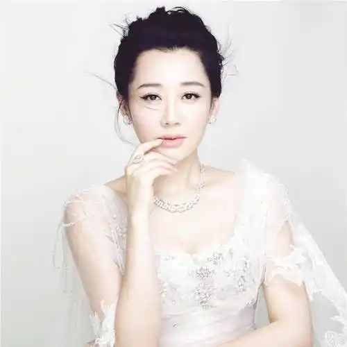 演员许晴经典照片集锦风韵犹存展女性之美