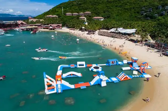 分界洲岛引进新西兰动感飞艇,轻松实现在海上迅疾提速和高速行驶,并