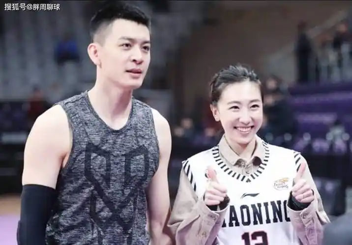 杨鸣妻子炮轰发文,前辽篮主帅上热搜,一细节暗示杨鸣不妙_唐佳良_主