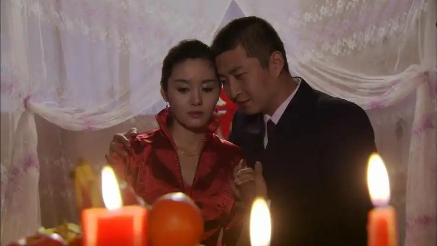 该剧采用两集一个单元故事为主要结构,以边防缉毒警察赵晓雪,张宏伟