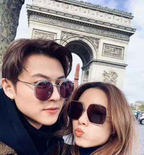 37岁邓丽欣生日,男友王子隔空送祝福,交往两年感情稳定|邱胜翊|邓丽欣