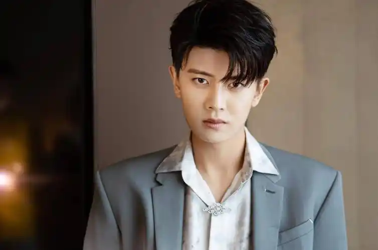 任嘉伦专访:《一生一世》在拍,《长安如故》将拍,综艺节目将播_王牌