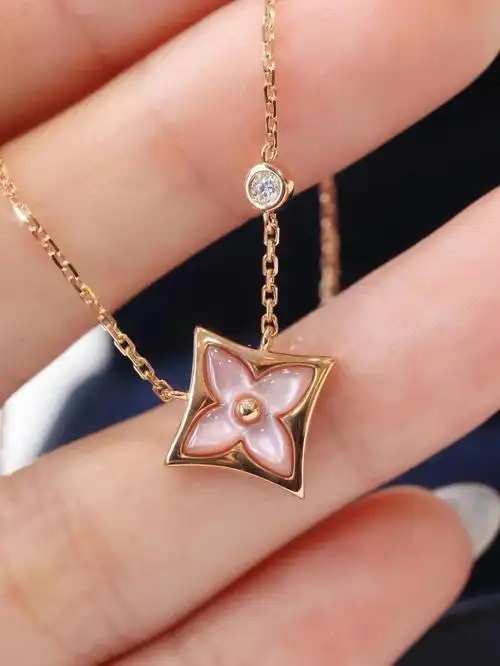 lv项链终于到了显脖子长不挑人