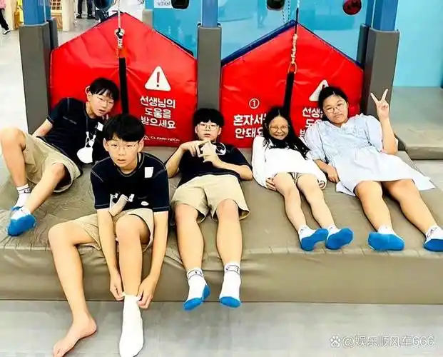 《超人回来了》秋小爱,智蕴和三胞胎齐聚 网友"好怀念!