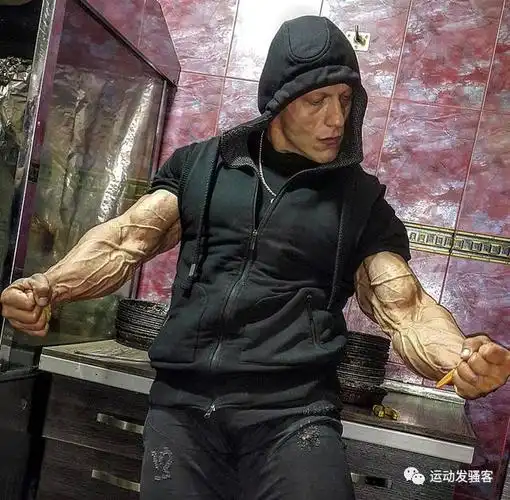 退伍老兵摇身一变成肌肉兽人炼出钢铁身材想重返战场