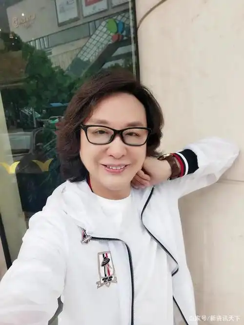 著名歌手谢军《阿哥阿妹》助力贵州教育事业