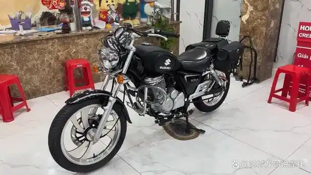 2万!铃木复古小太子150强悍来袭,皮实耐用,油耗低,摩旅利器