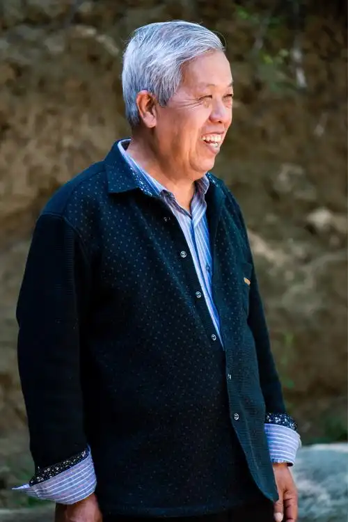 这位慈祥的老人就是杨老,杨文宪老人,是一位退休干部.