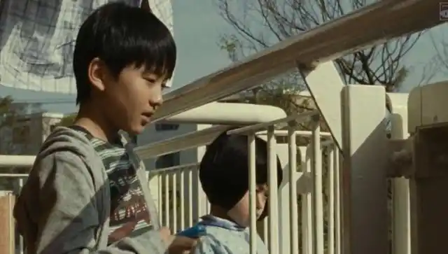 电影《无人知晓》极冷静的镜头,讲述的是极度残酷的故事