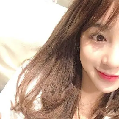 女生 欧美 半身 唯美 遮脸 镜子照 中式风 安静 可爱 卖萌 个性 自拍