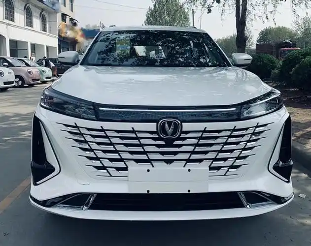 第三代长安cs75 plus到店,造型更显前卫,新增idd插电式混动