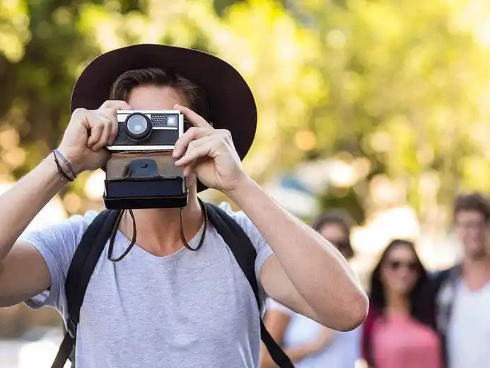 掌握这几个小技巧 让你在户外拍照时相机续航更持久