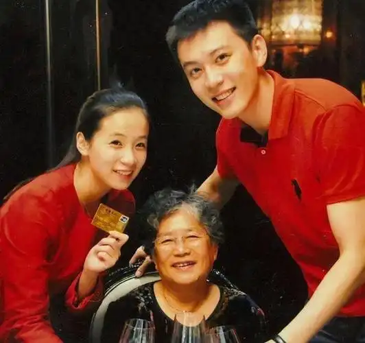 疑似杨鸣老婆唐佳良发文跟不爱的人结婚是一种什么样的体验