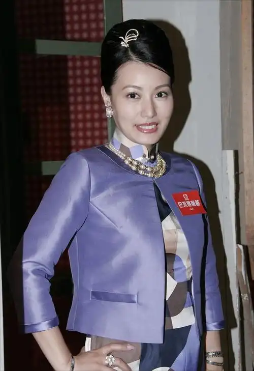 黄纪莹的旗袍裙穿搭