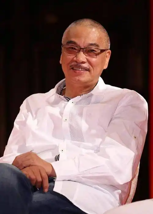 曾是周星驰最佳拍档,66岁吴孟达近照曝光,满头白发身体令人堪忧