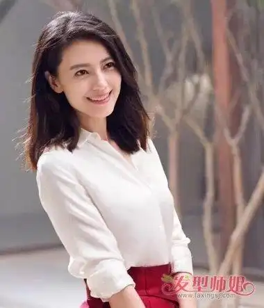 高圆圆偏分后梳齐肩发发型