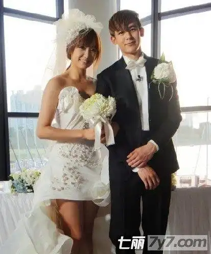 传宋茜吴亦凡恋爱 宋茜尼坤《我们结婚了》海量亲密婚纱照曝光