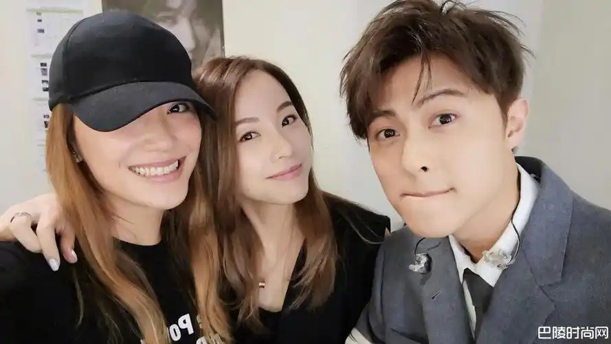 王子邱胜翊邓丽欣越爱越高调 36岁生日藏爱心 / 比乐族