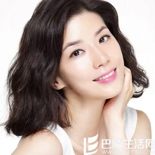 就不停备受争议,有人说李宝英是小三,由于那时池城和女星朴帅眉在交往