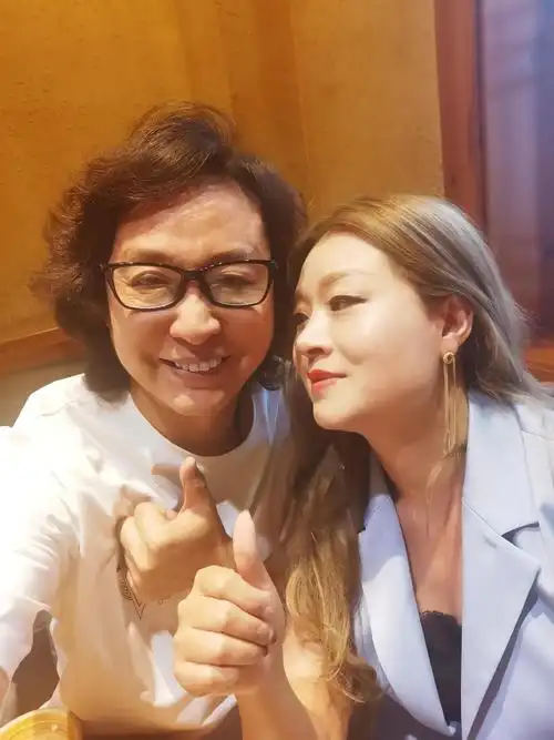 著名歌手谢军《阿哥阿妹》助力贵州教育事业