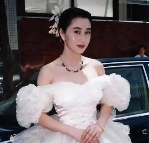李连杰小女儿晒美照身材饱满呼之欲出像极了年轻时候的利智