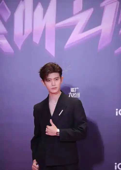 25娱乐瓜:王一博任嘉伦张颂文刘诗诗金晨宋轶许凯景甜王鹤棣_造型