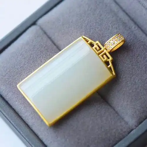 仿和田白玉方形无事牌吊坠镀金色锁骨链项链镶嵌女款送送长辈礼物