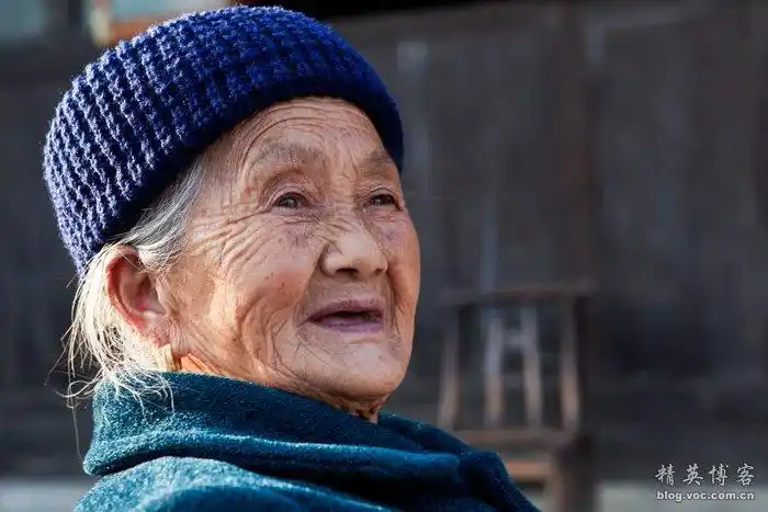 5.朋友的母亲,一位慈祥可爱的老妈妈.