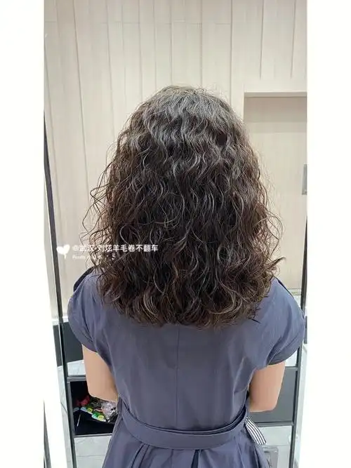 齐肩发羊毛卷教程来啦半扎丸子头非常好看