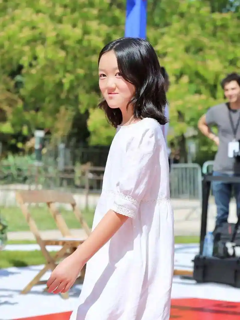 王菲女儿李嫣近照曝光,"兔唇"毫无痕迹,已经动过3次手术