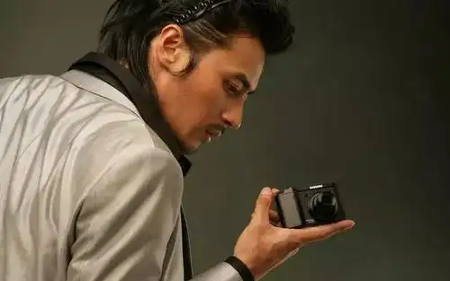 李秉宪(宋慧乔,李珉廷)玄彬(宋慧乔,黄智贤,姜素拉)池城(朴帅眉,李宝