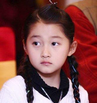 关晓彤直播吃鸭舌引200万粉丝围观,自爆很多小秘密力证未整容